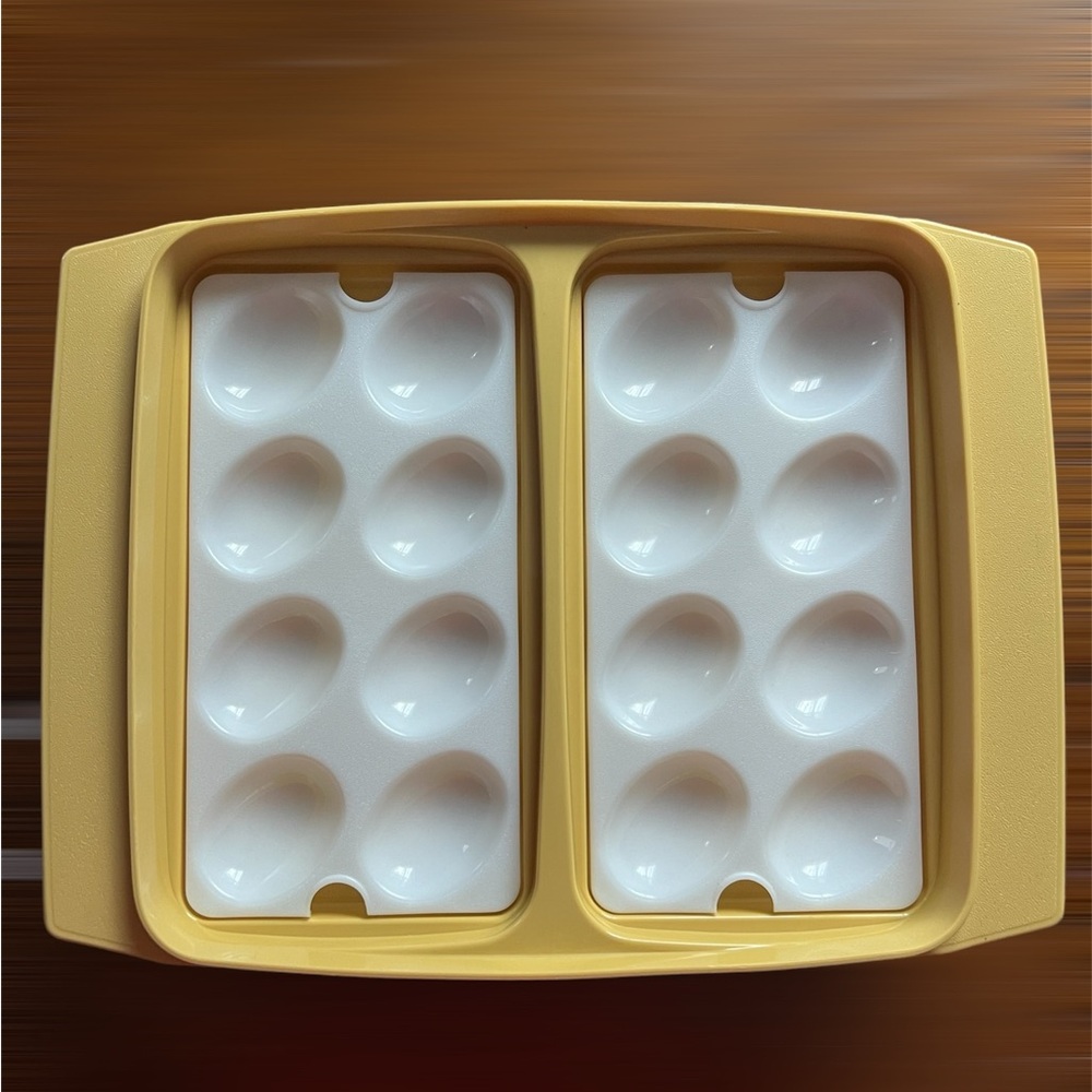 Vintage devil egg Tupperware holder